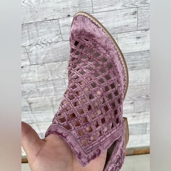Jeffrey Campbell Taggart Booties in lush blush velvet size 8.5 - Picture 13 of 13
